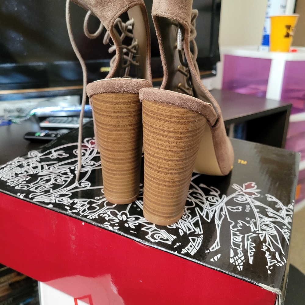 Shoes - Picture 2 of 4